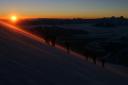 Sonnenaufgang auf dem Weg zum Elbrus-Gipfel
